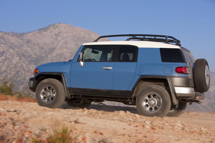  Toyota FJ Cruiser 2012 года  (фото 39 из 44)